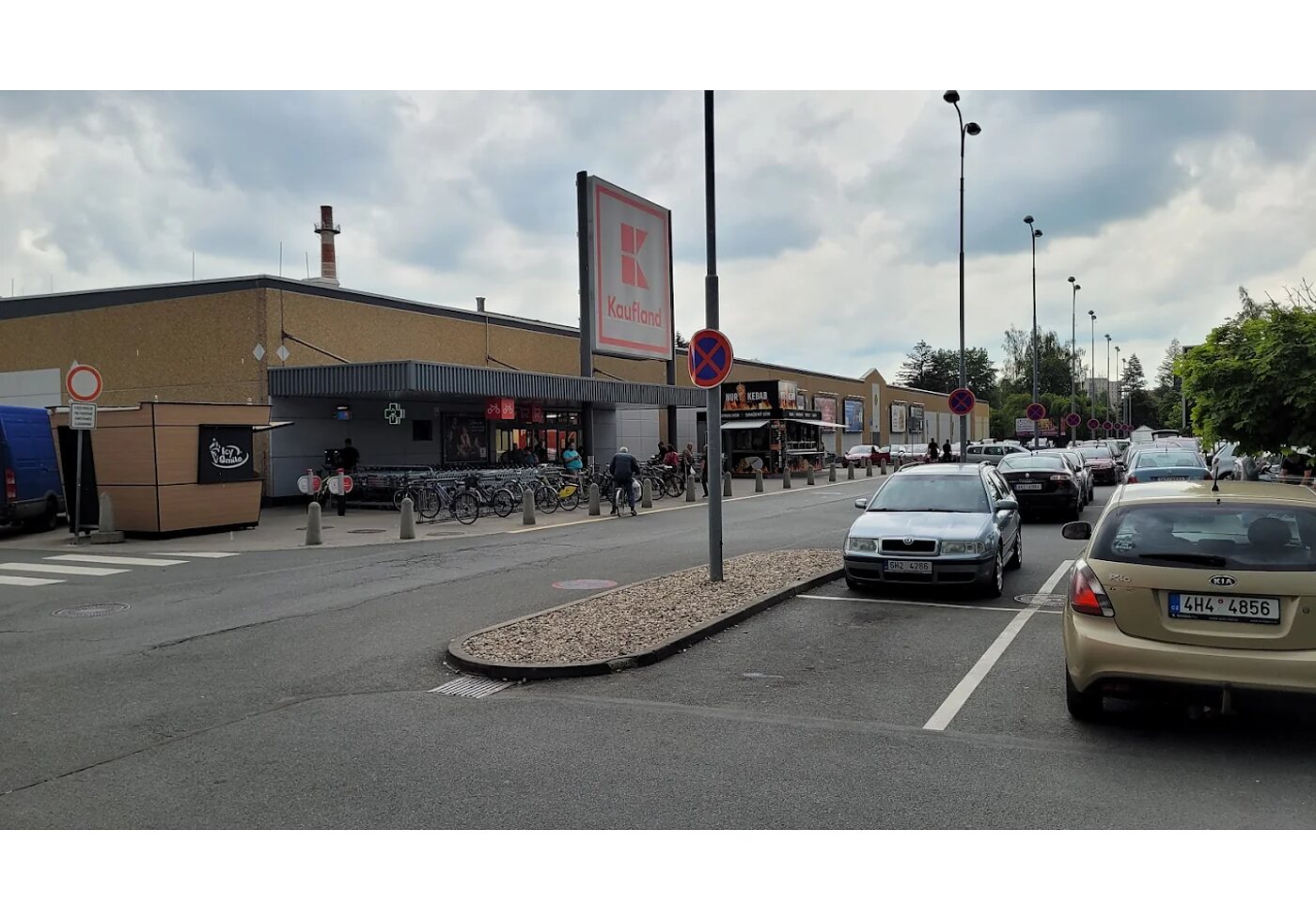 Prodejna Kaufland Pilnáčkova 436/11, 500 03 Hradec Králové