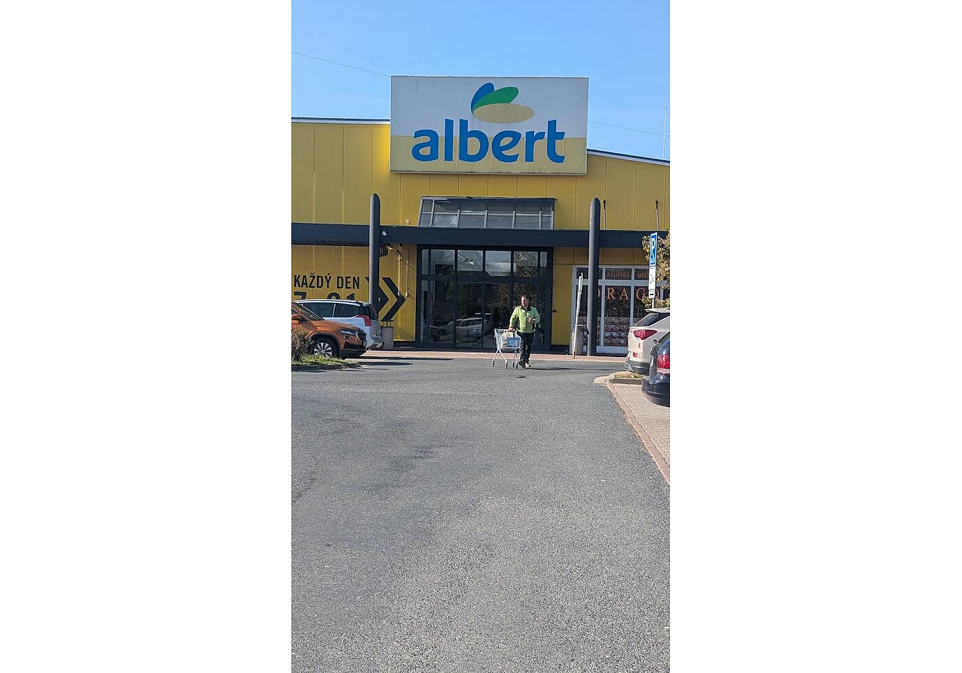 Albert Hypermarket Břeclav, Hraniční