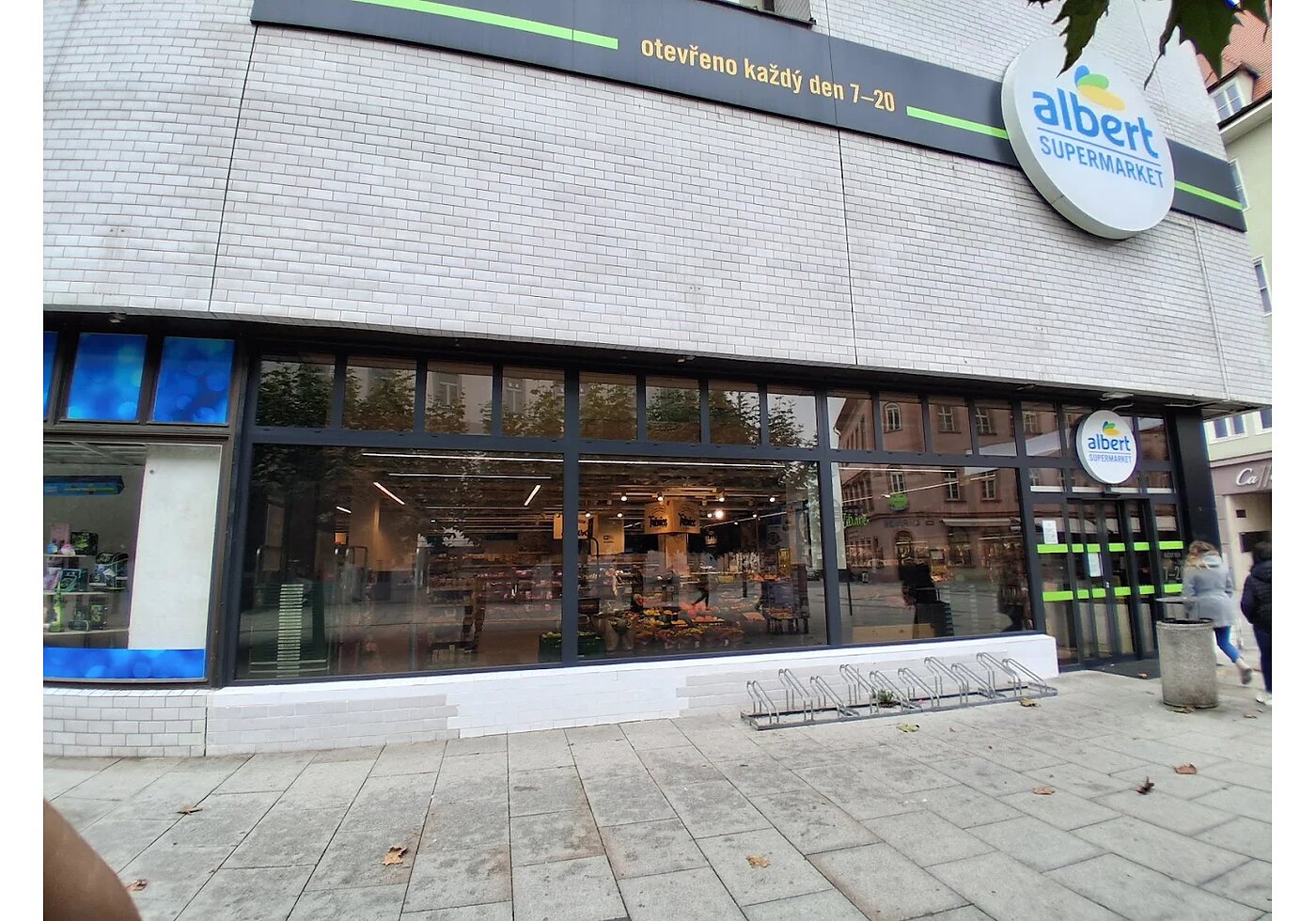 Albert Supermarket Cheb, PRIOR